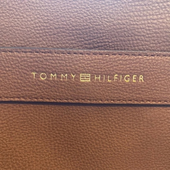 Tommy Hilfiger Tote - Picture 2 of 6
